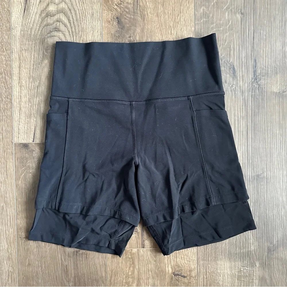 Athleta Mesh Me Up 8” Bike Short Black - Size Small